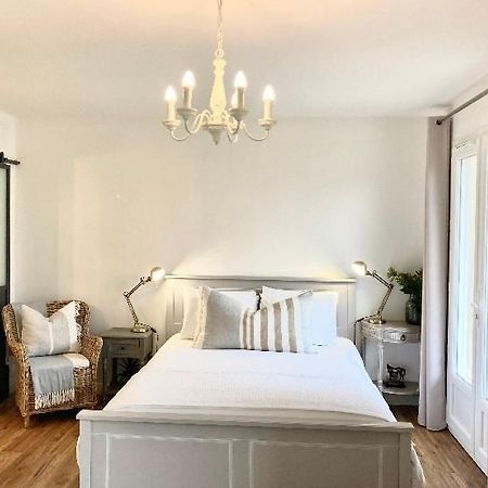 Stunning Bedroom Overlooking The Charente Bourg-Charente Luaran gambar