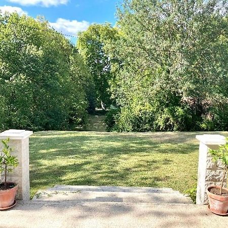 Stunning Bedroom Overlooking The Charente Bourg-Charente Luaran gambar